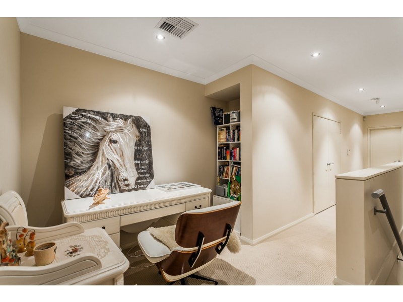 4 Bernier Rise, North Coogee WA 6163