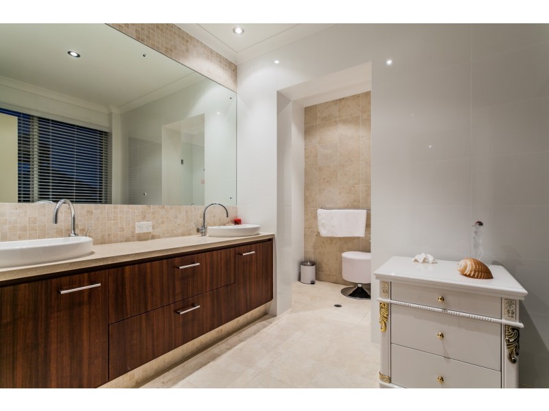 4 Bernier Rise, North Coogee WA 6163