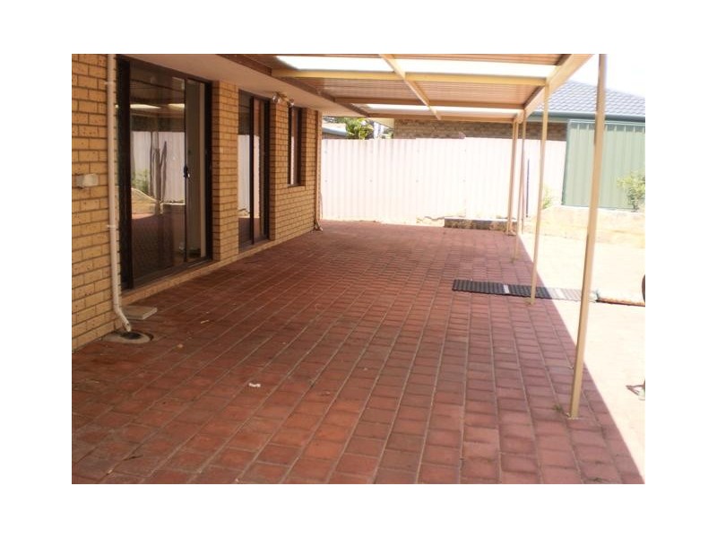 8 Gwenneth Terrace, South Lake WA 6164