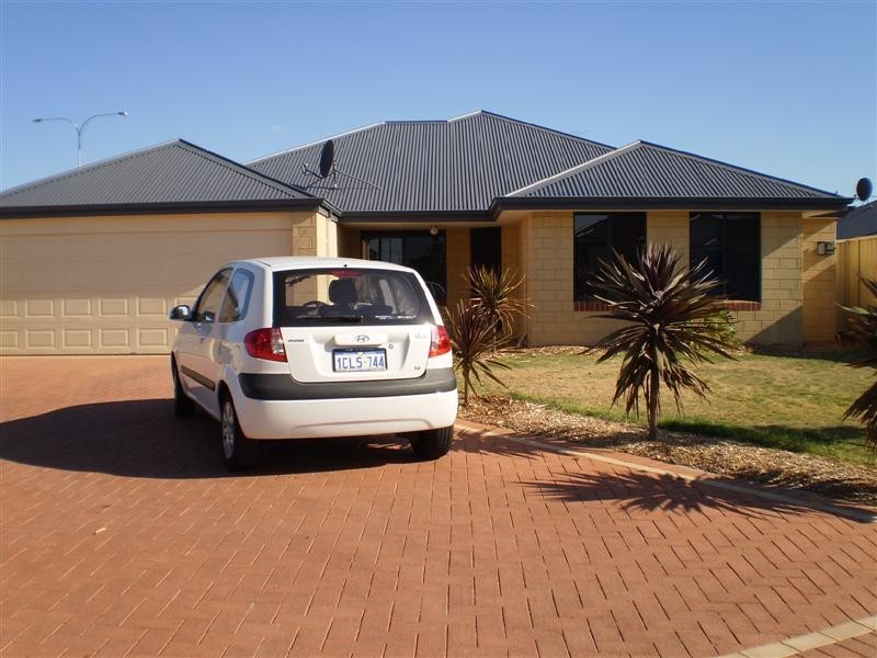 16 Normanby Blvd, Success WA 6164