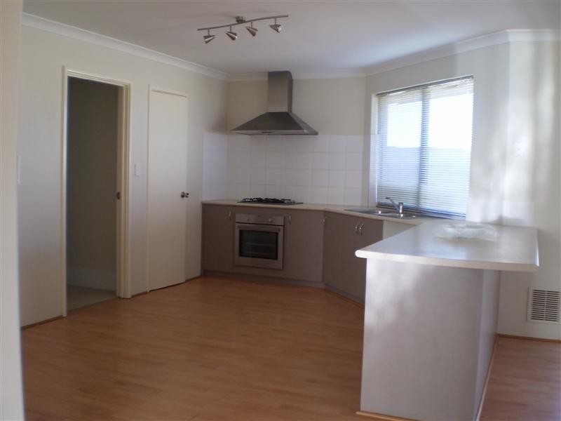 16 Normanby Blvd, Success WA 6164