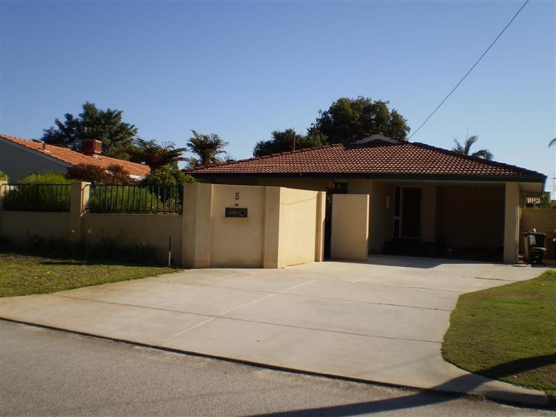 5 FLINDERS CRESCENT, Bull Creek WA 6149