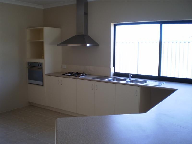 1 LOWELL TERRACE, Piara Waters WA 6112