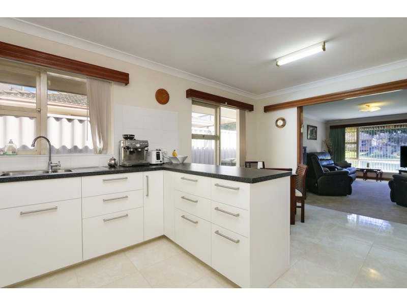 8 Burney Court, Kardinya WA 6163