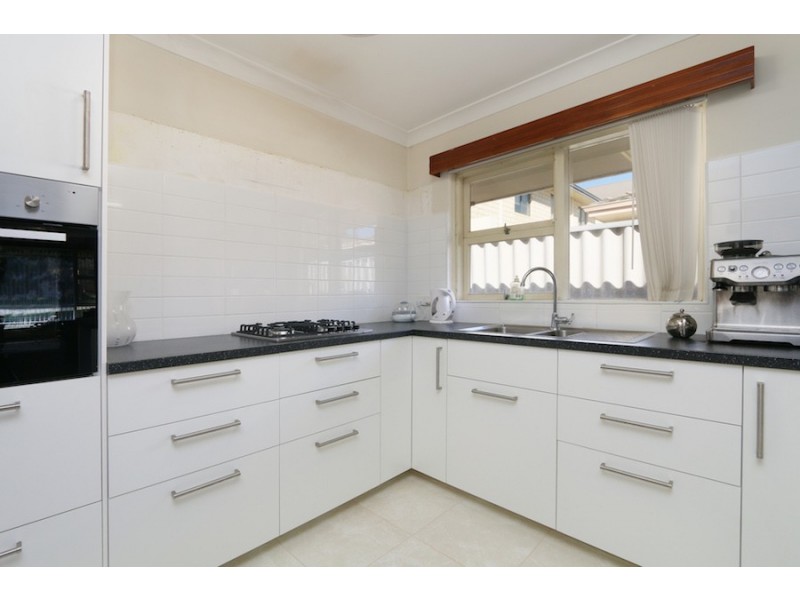 8 Burney Court, Kardinya WA 6163