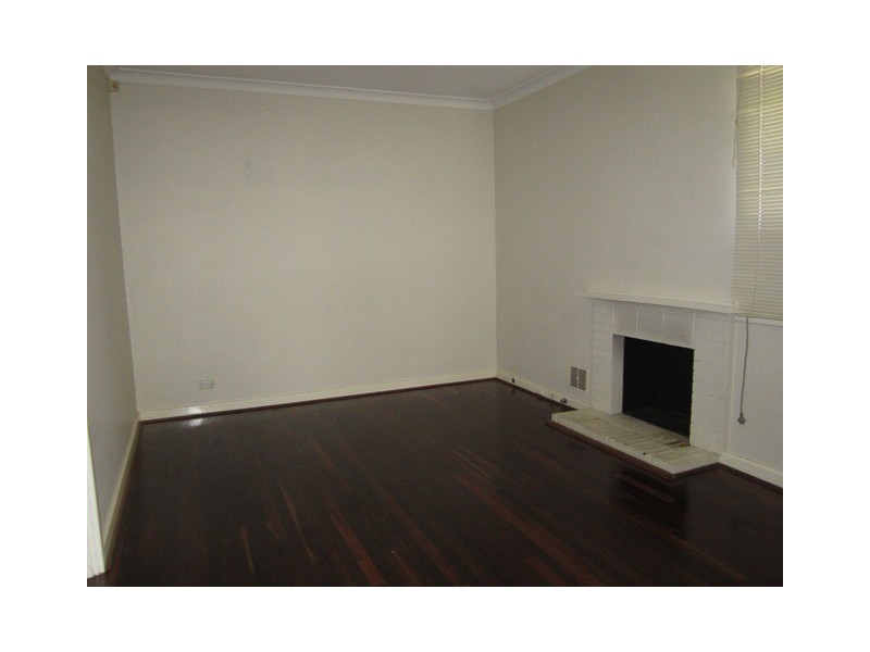 40 Waverley Road, Coolbellup WA 6163