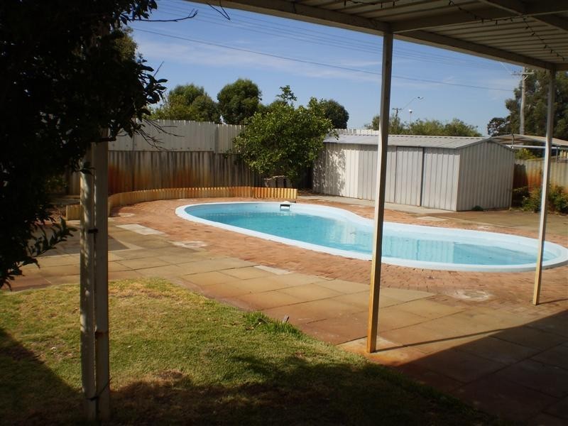 30 Davies Cres, Kardinya WA 6163