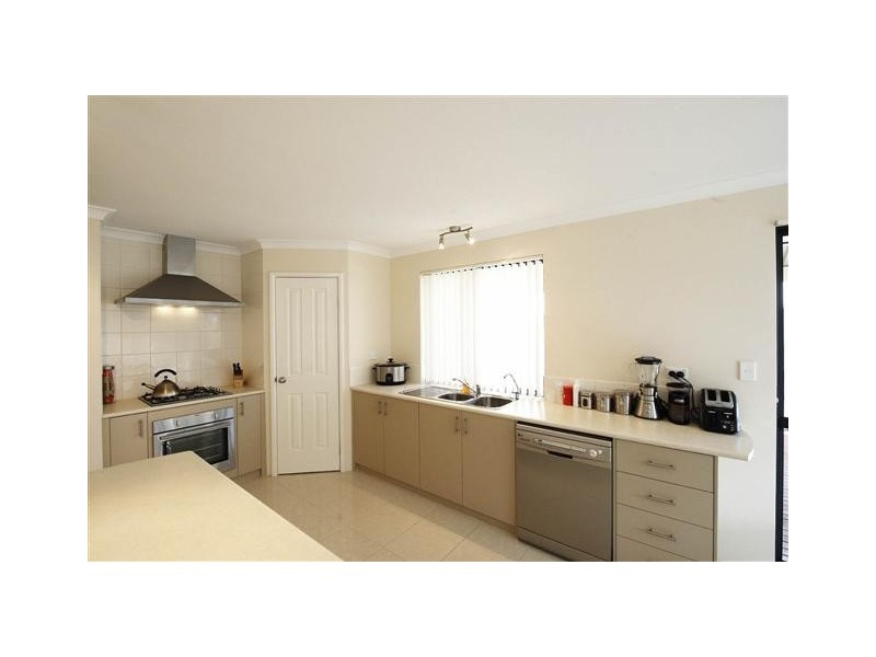 14 Canopus Loop, Hammond Park WA 6164