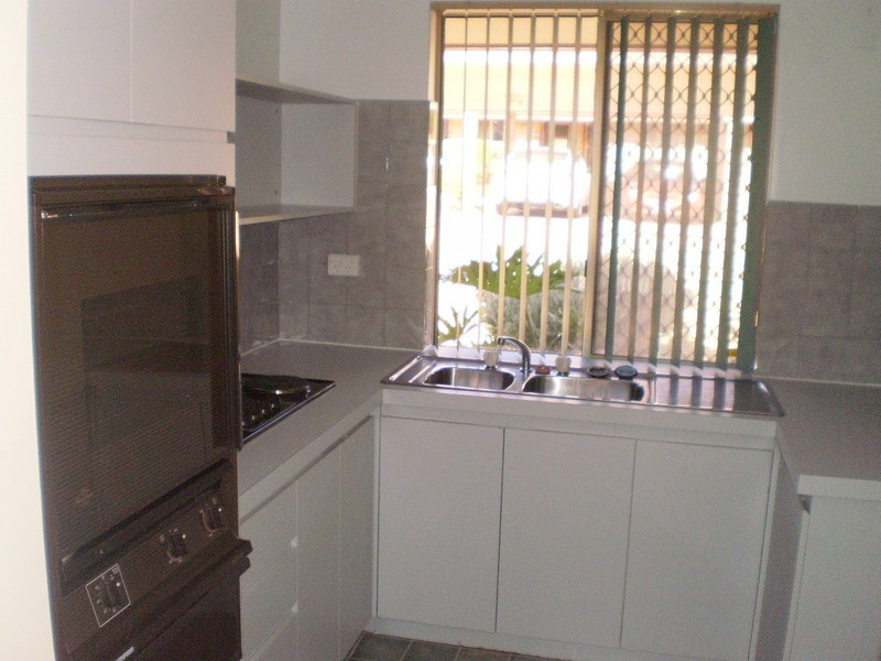 64/11 PETTERSON AVENUE, Samson WA 6163