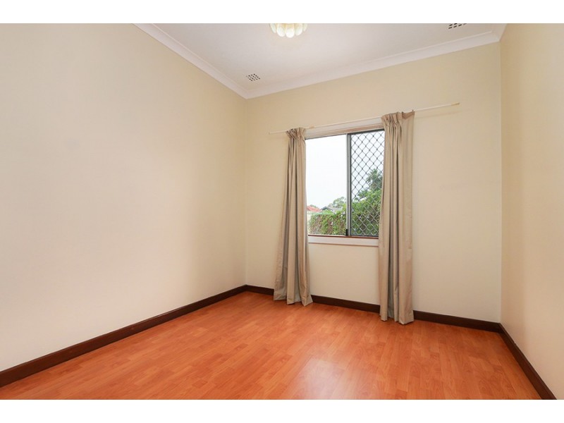 11 Batten Street, Coolbellup WA 6163