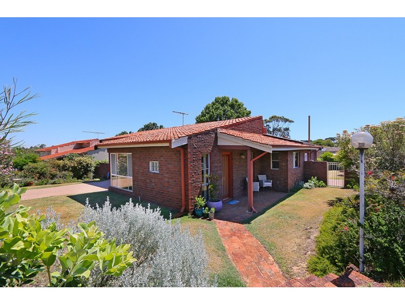 1 Aleppo Drive, Kardinya WA 6163
