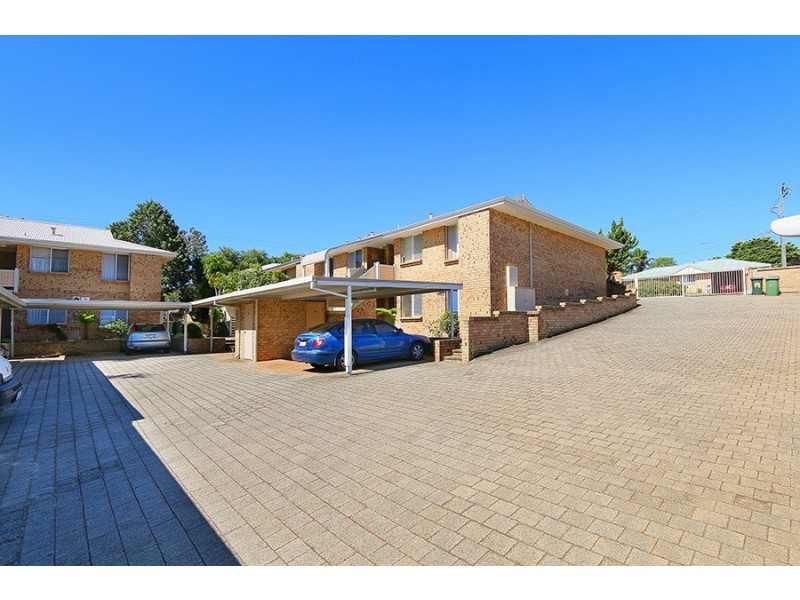 24/2 Pinewood Ave, Kardinya WA 6163