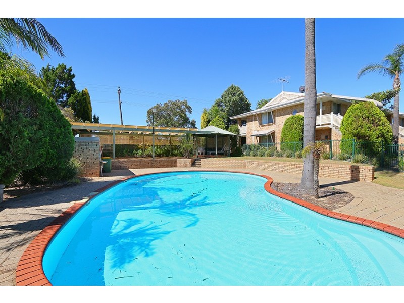 24/2 Pinewood Ave, Kardinya WA 6163