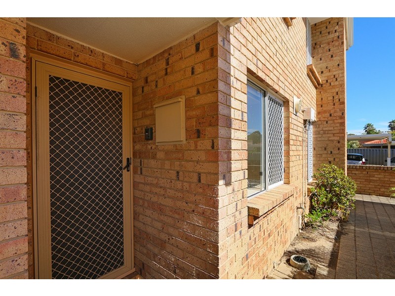 24/2 Pinewood Ave, Kardinya WA 6163