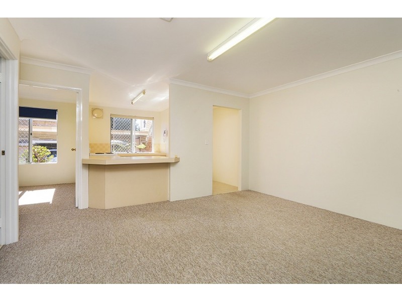 24/2 Pinewood Ave, Kardinya WA 6163