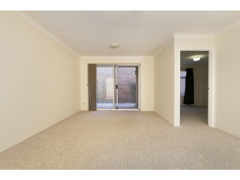 24/2 Pinewood Ave, Kardinya WA 6163