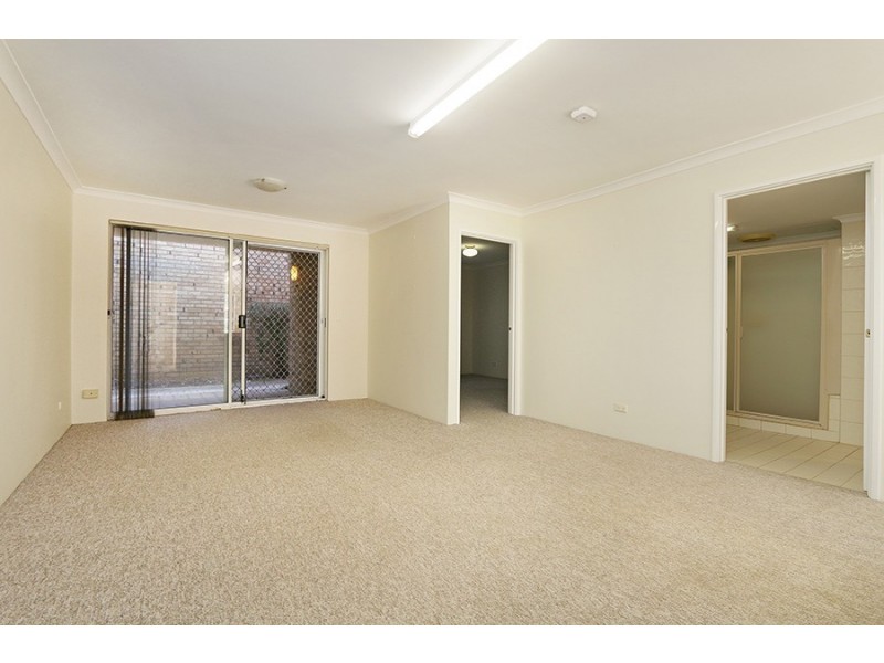 24/2 Pinewood Ave, Kardinya WA 6163