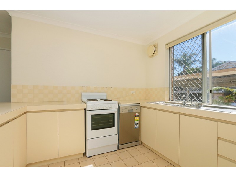 24/2 Pinewood Ave, Kardinya WA 6163