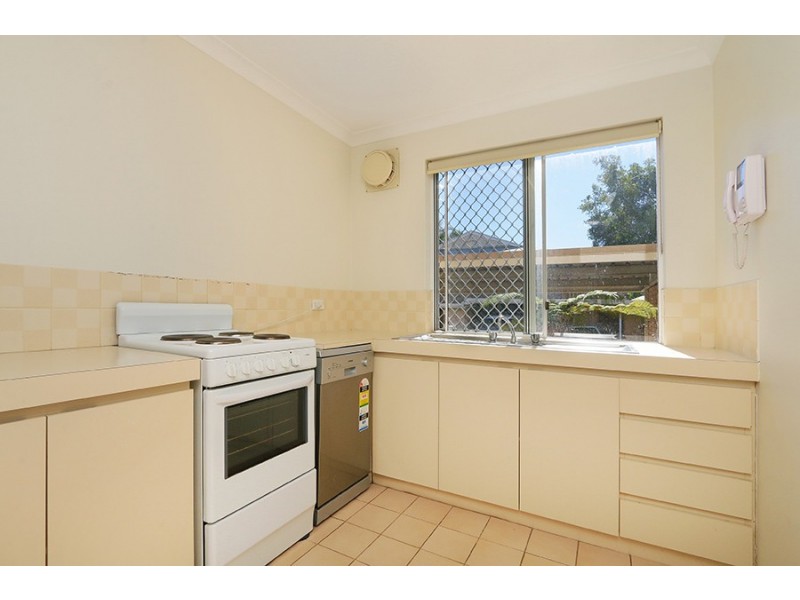 24/2 Pinewood Ave, Kardinya WA 6163