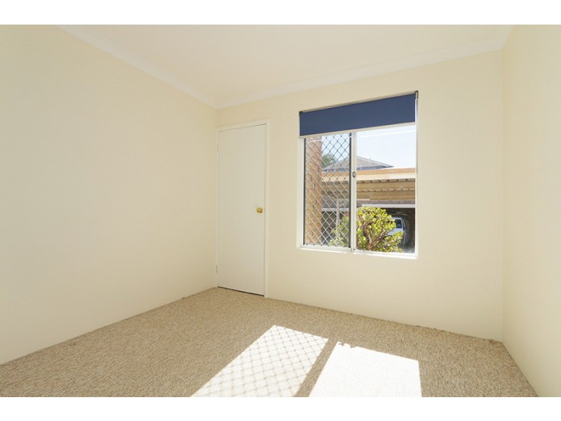 24/2 Pinewood Ave, Kardinya WA 6163