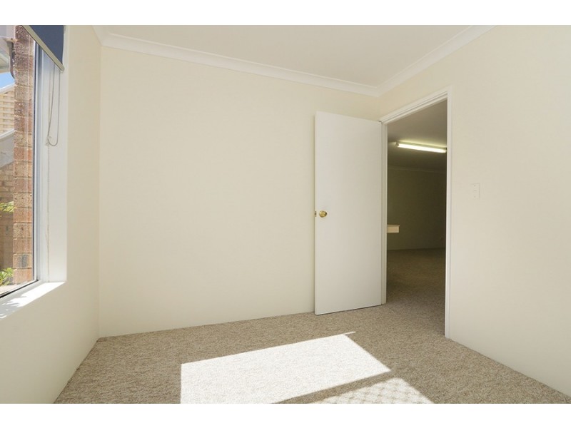24/2 Pinewood Ave, Kardinya WA 6163