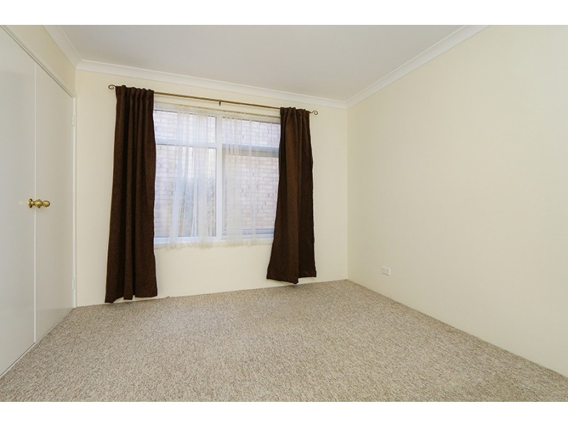 24/2 Pinewood Ave, Kardinya WA 6163