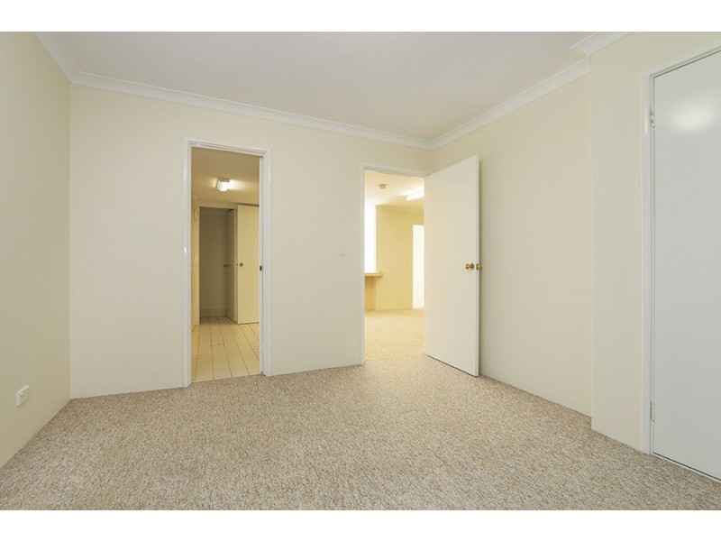 24/2 Pinewood Ave, Kardinya WA 6163