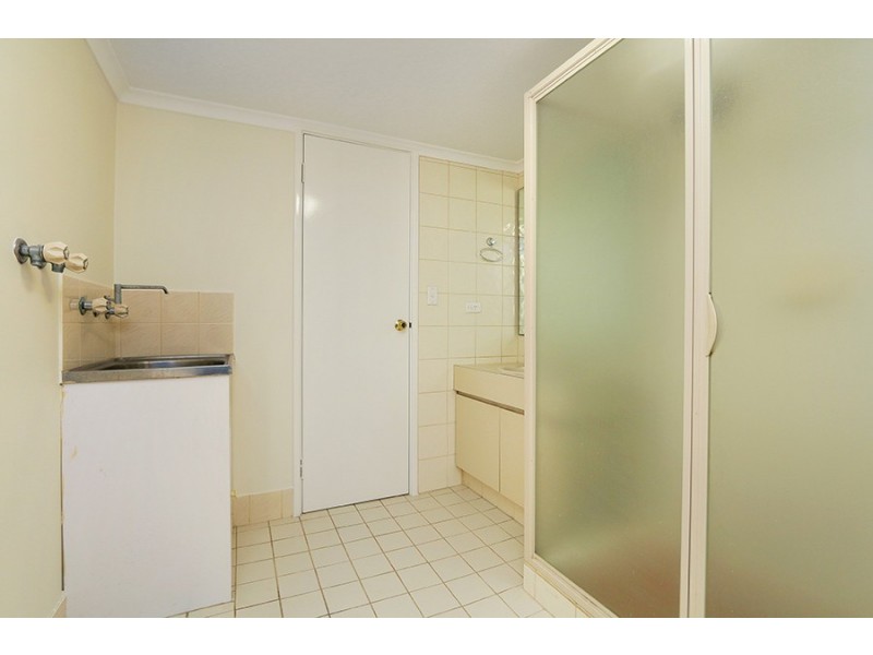 24/2 Pinewood Ave, Kardinya WA 6163
