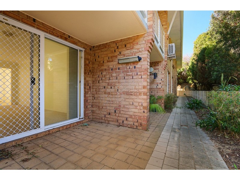 24/2 Pinewood Ave, Kardinya WA 6163