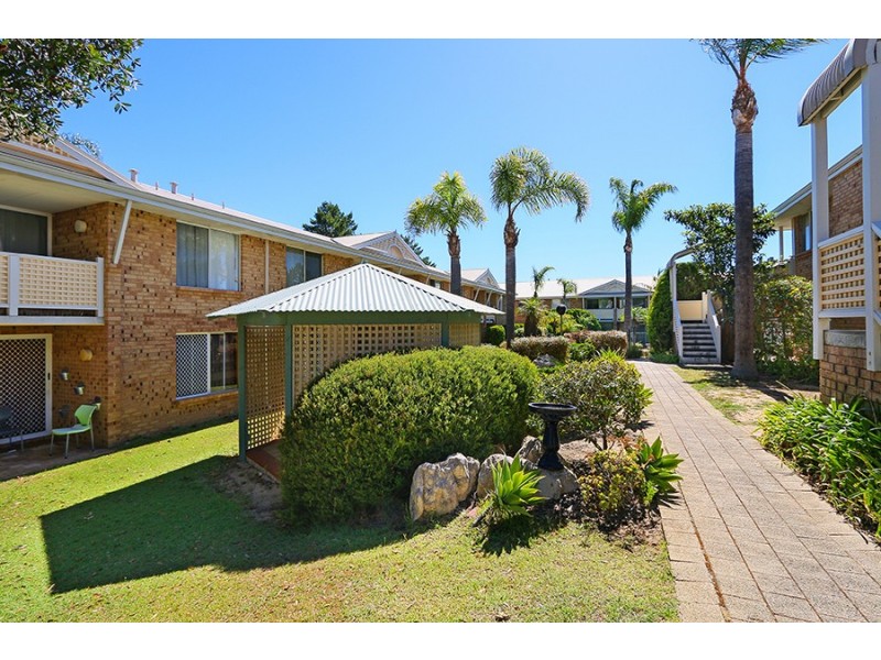 24/2 Pinewood Ave, Kardinya WA 6163