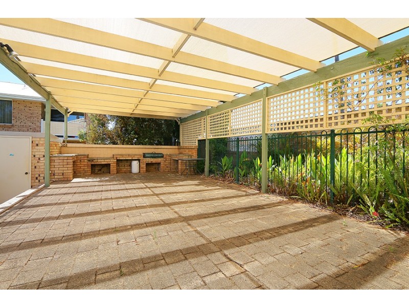 24/2 Pinewood Ave, Kardinya WA 6163