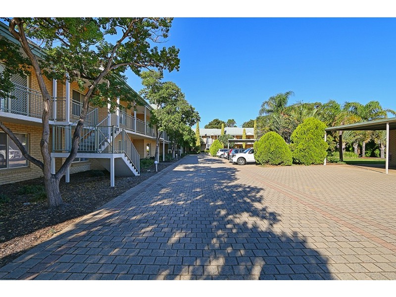 2/92 Gilbertson RD, Kardinya WA 6163