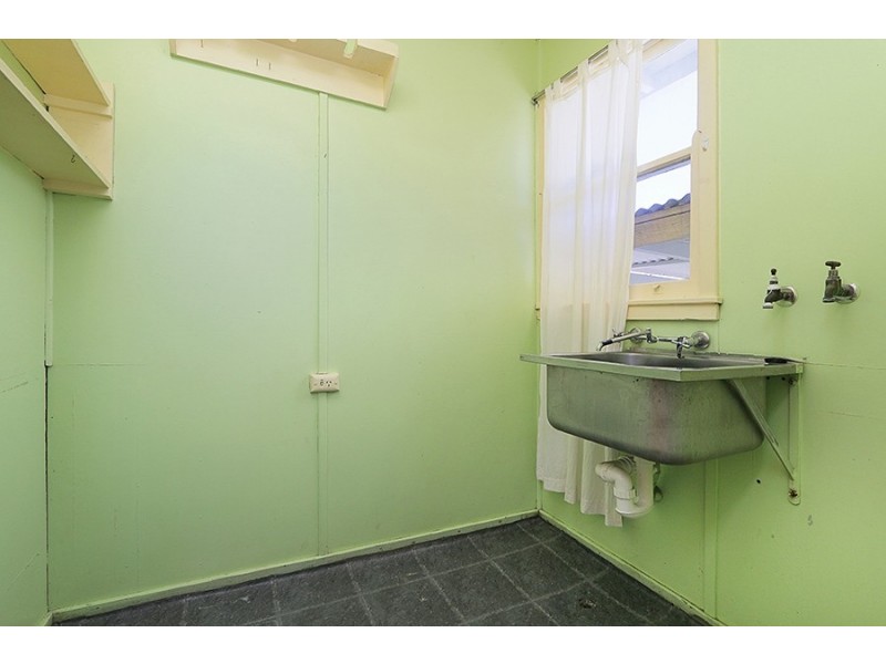 27 Bawdan Street, Willagee WA 6156