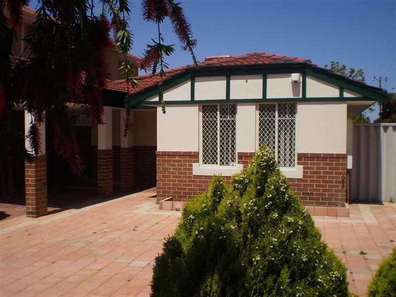 1 Gochean Avenue, Bentley WA 6102