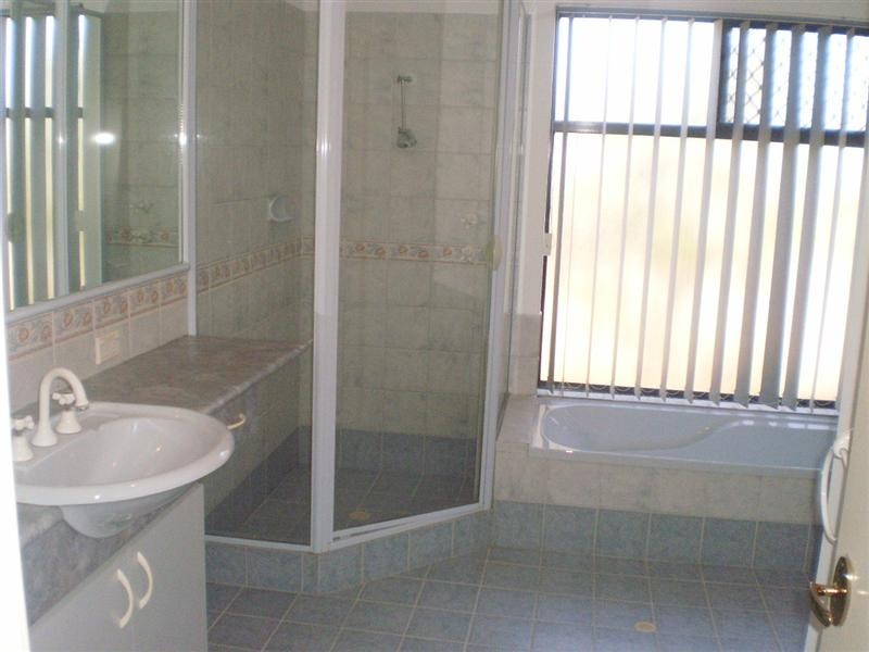 5 BLUERIDGE CRESCENT, Bibra Lake WA 6163