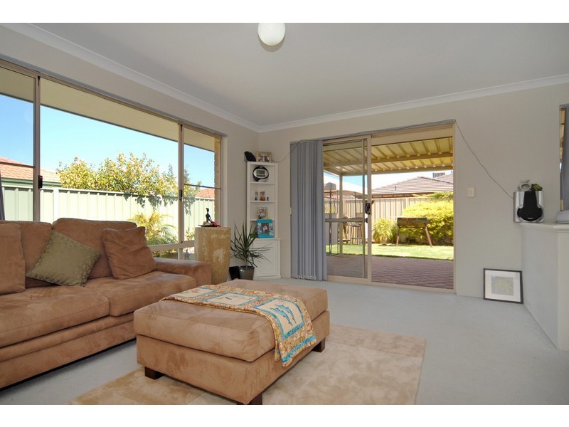 5 Petal Ct, Munster WA 6166