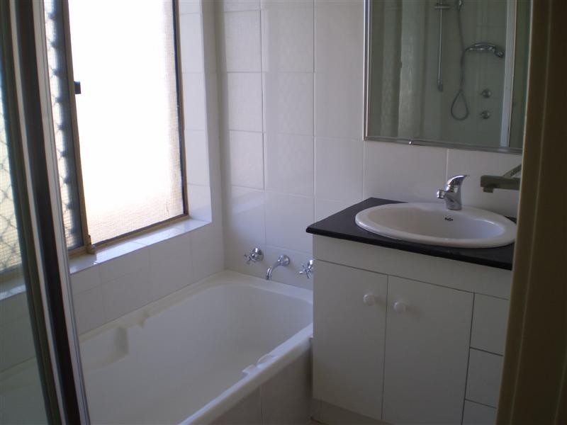 6A Moseley Hill, Kardinya WA 6163