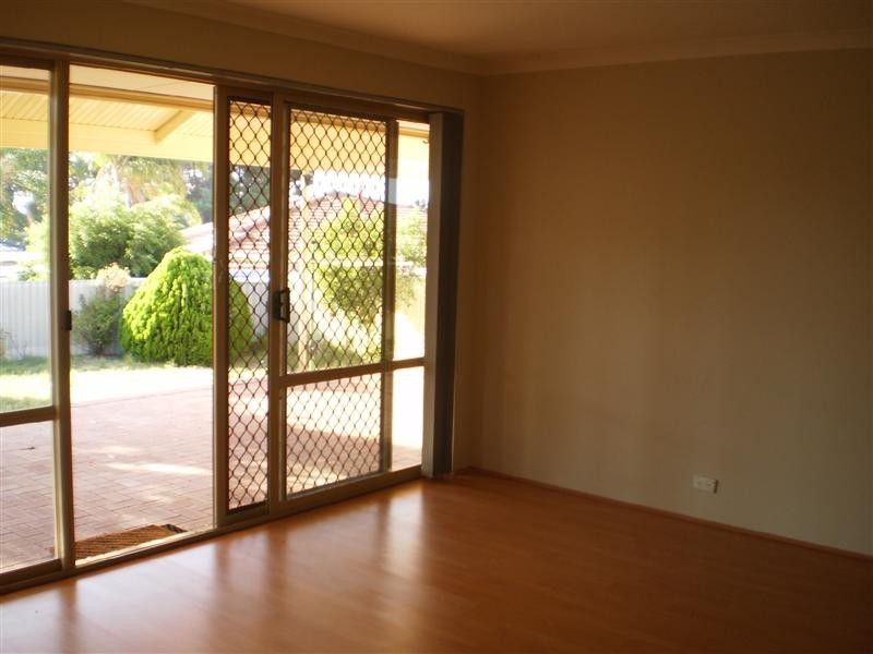 6A Moseley Hill, Kardinya WA 6163