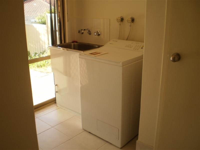 6A Moseley Hill, Kardinya WA 6163