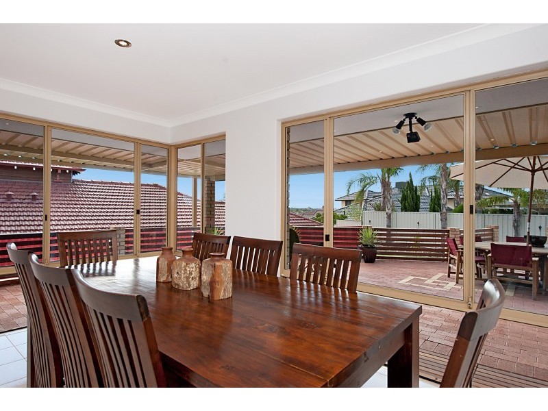 37 Riley Rd, Kardinya WA 6163