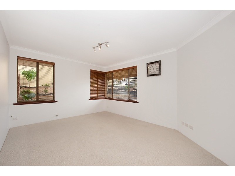 37 Riley Rd, Kardinya WA 6163