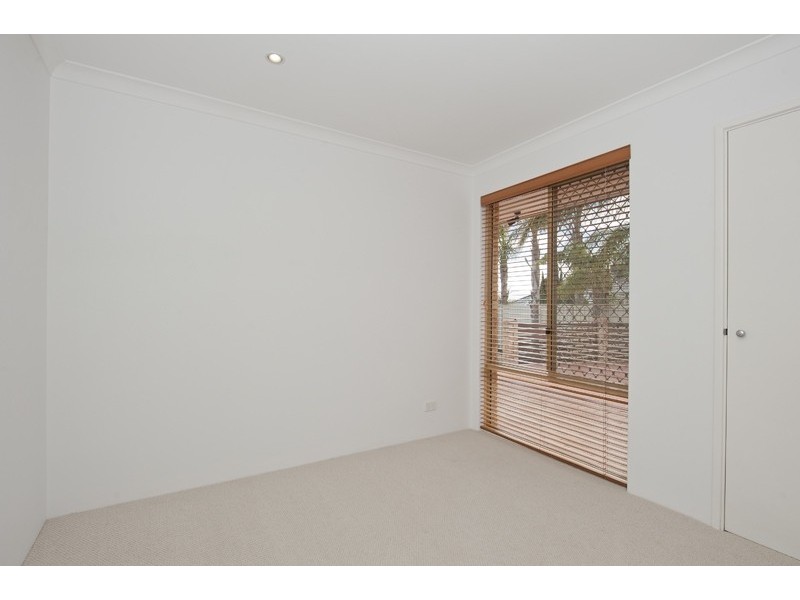 37 Riley Rd, Kardinya WA 6163