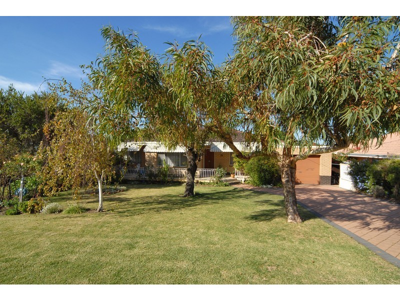 124 Gilbertson Rd, Kardinya WA 6163