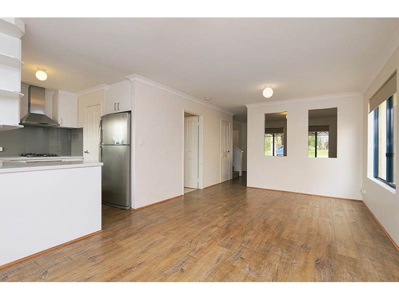 12 Ellis Road, Kardinya WA 6163