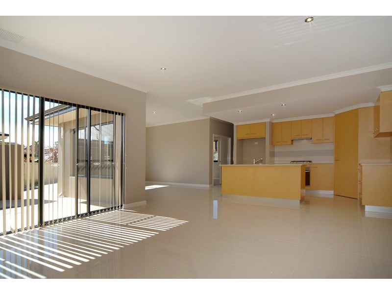 10  Birchgrove Court, Bibra Lake WA 6163