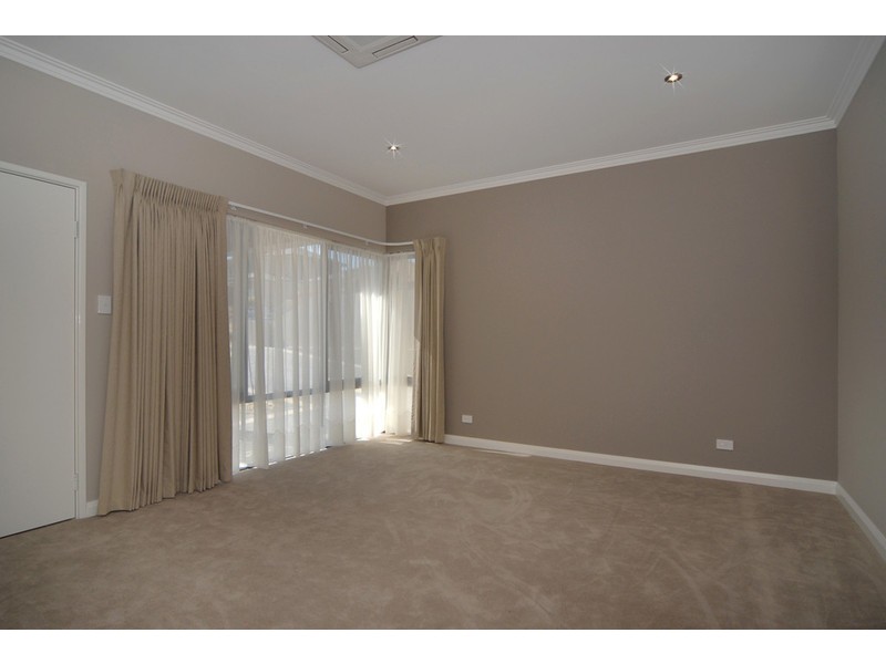 10  Birchgrove Court, Bibra Lake WA 6163