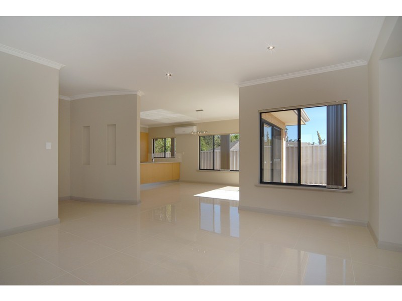 8 Birchgrove Court, Bibra Lake WA 6163