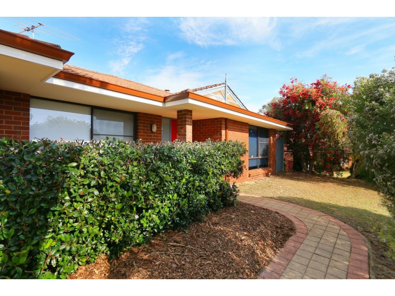 4 Fairmount Close, Bibra Lake WA 6163