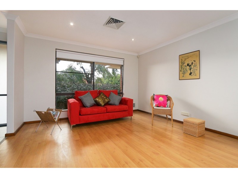 4 Fairmount Close, Bibra Lake WA 6163