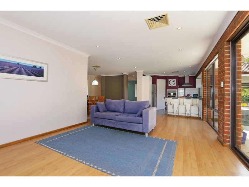 4 Fairmount Close, Bibra Lake WA 6163